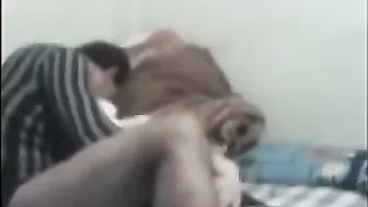 يزرع لها كاميرا خفية ويصورها وهو بينيكها علي السرير - سكس محجبات مصر