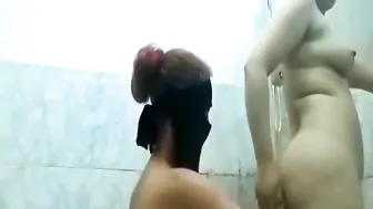 سكس سحاق مصري في الحمام تحت الدش مص وبعبصة في جميع الاخرام