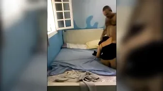 اتنين بينيكو في مصرية مربربة مطلقة علي السرير - افلام سكس مصري ثلاثي