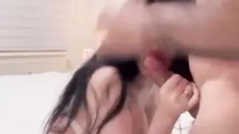 فيديو سكس الشرموطة ميرا النوري تمص في العير بشهوة وتظهر بزازها المدروة الكبيرة