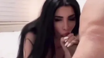 فيديو سكس الشرموطة ميرا النوري تمص في العير بشهوة وتظهر بزازها المدروة الكبيرة