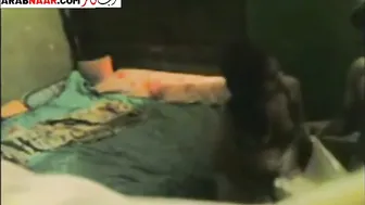 صعيدي ينيك جارتة الشرموطة علي السرير - سكس مصري الصعيد